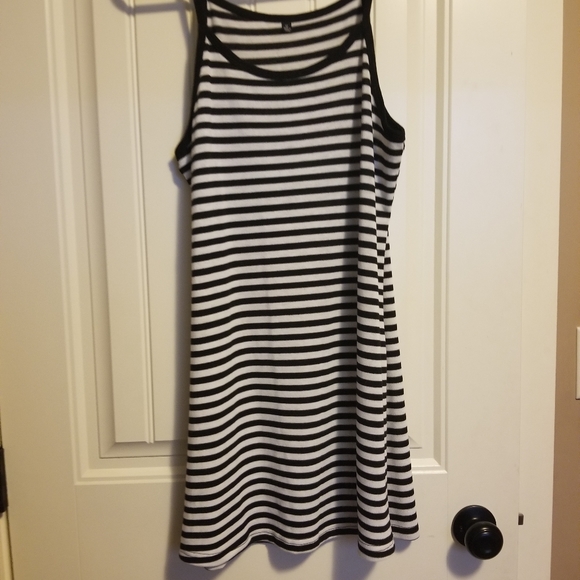 Black and white sun dress - Picture 1 of 2